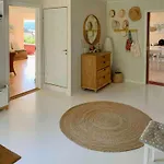 度假居 Idyllic With Sea View On Peaceful Island