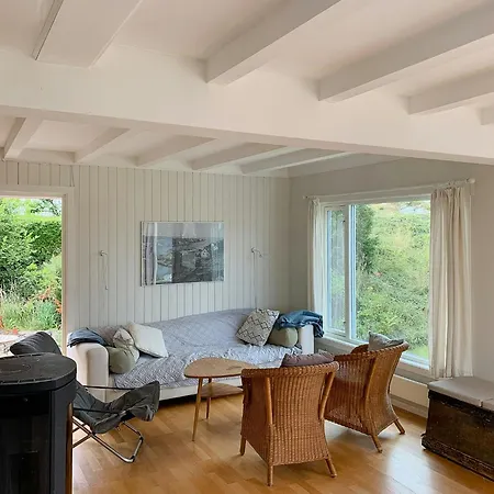 Prázdninový dům Idyllic Cabin With Sea View On Peaceful Island *