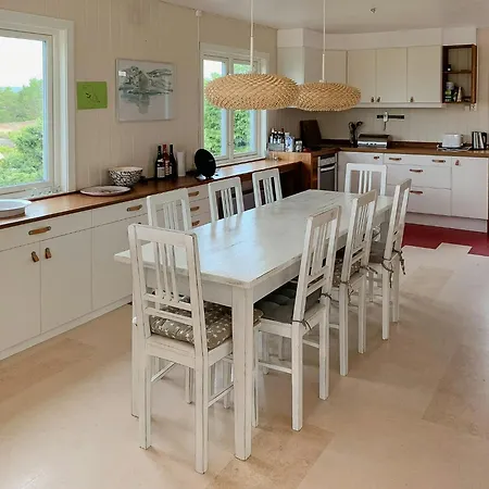 Prázdninový dům Idyllic Cabin With Sea View On Peaceful Island Lyngor