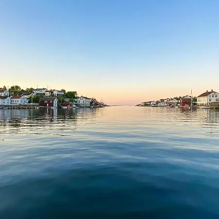 Prázdninový dům Idyllic Cabin With Sea View On Peaceful Island