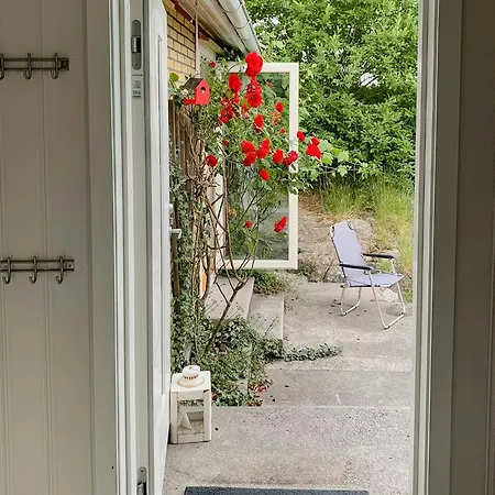 Idyllic With Sea View On Peaceful Island Vakantiehuis Lyngor