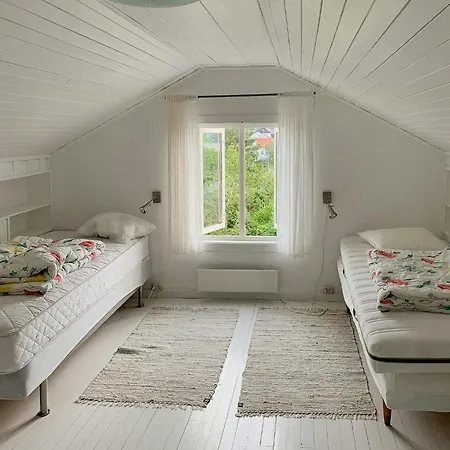Vakantiehuis Idyllic With Sea View On Peaceful Island