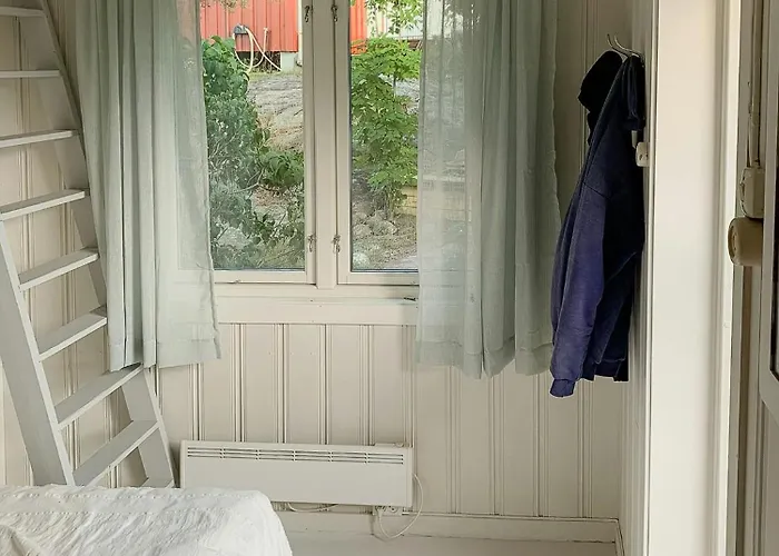 Idyllic With Sea View On Peaceful Island Ferienhaus Lyngor