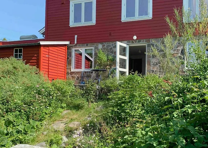 Idyllic With Sea View On Peaceful Island Ferienhaus Lyngor