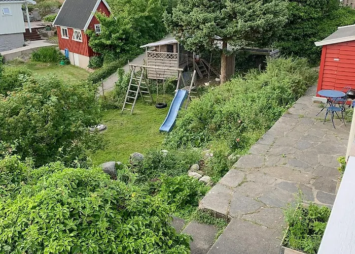 Idyllic With Sea View On Peaceful Island * Lyngor