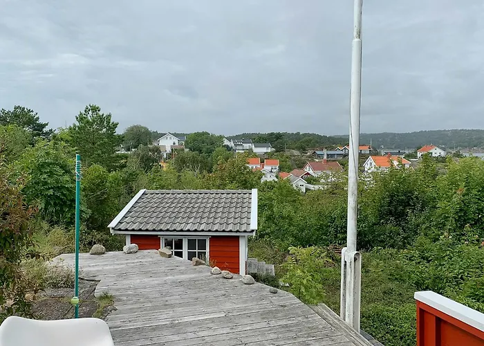 Dom wakacyjny Idyllic With Sea View On Peaceful Island Lyngor